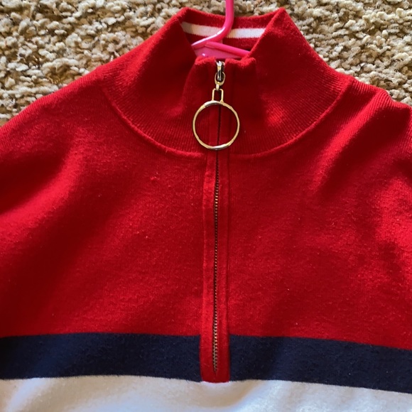 A sweatshirt - Picture 2 of 2